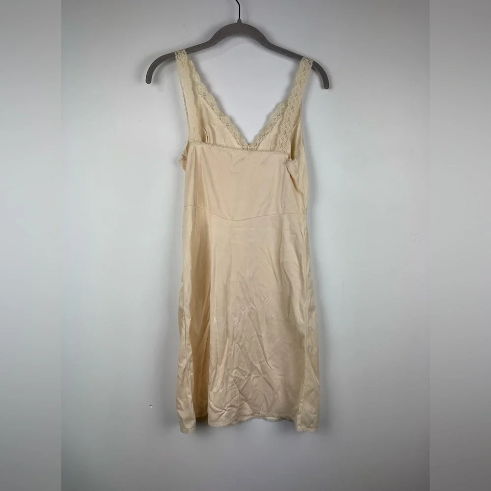 Vintage Kaiser Ivory Lace Trim Slip, size 36S - Picture 2 of 10